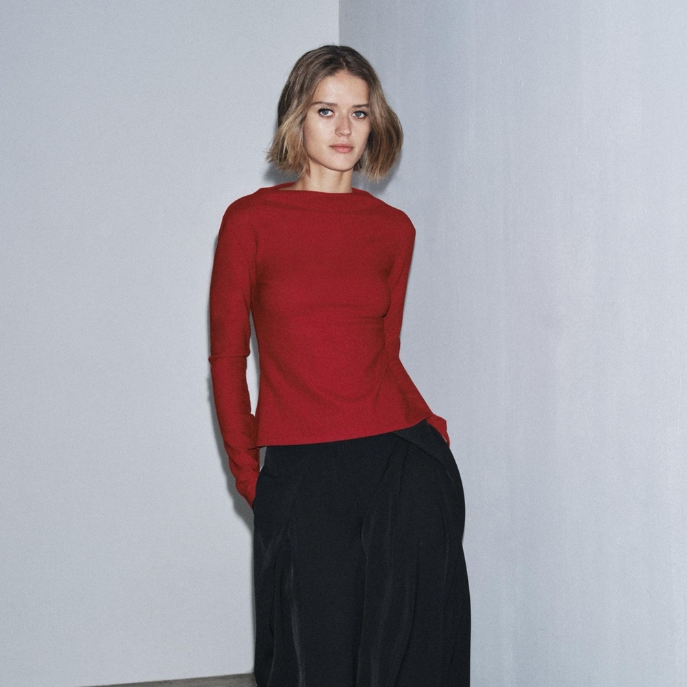 NEW Zara Crepe Mock Neck Long Sleeve T-shirt in Red - Small